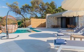 Villa Waterlily By Posarellivillas